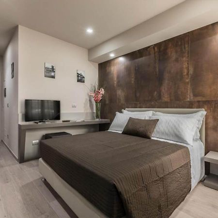 בולוניה Astoria Deluxe Rooms מראה חיצוני תמונה