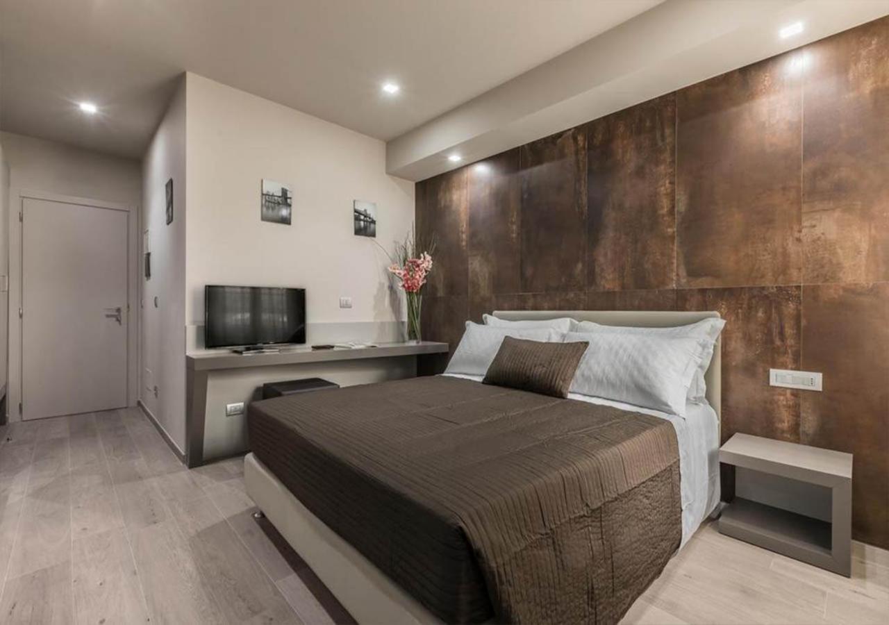 בולוניה Astoria Deluxe Rooms מראה חיצוני תמונה