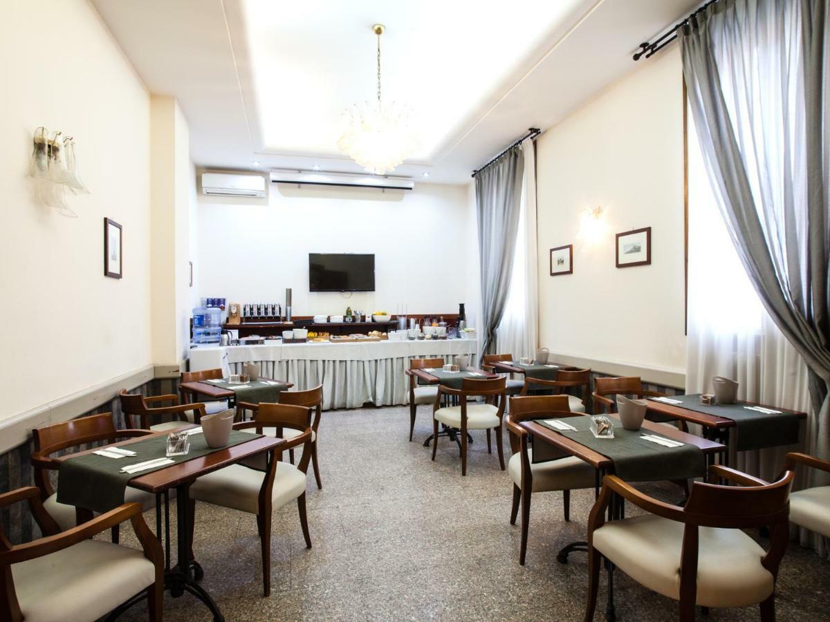 בולוניה Astoria Deluxe Rooms מראה חיצוני תמונה