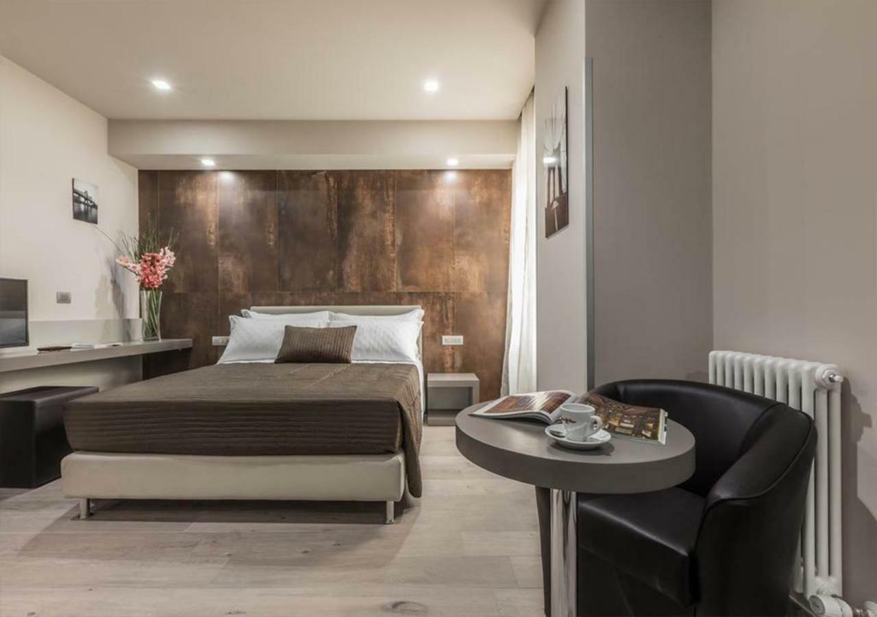 בולוניה Astoria Deluxe Rooms מראה חיצוני תמונה