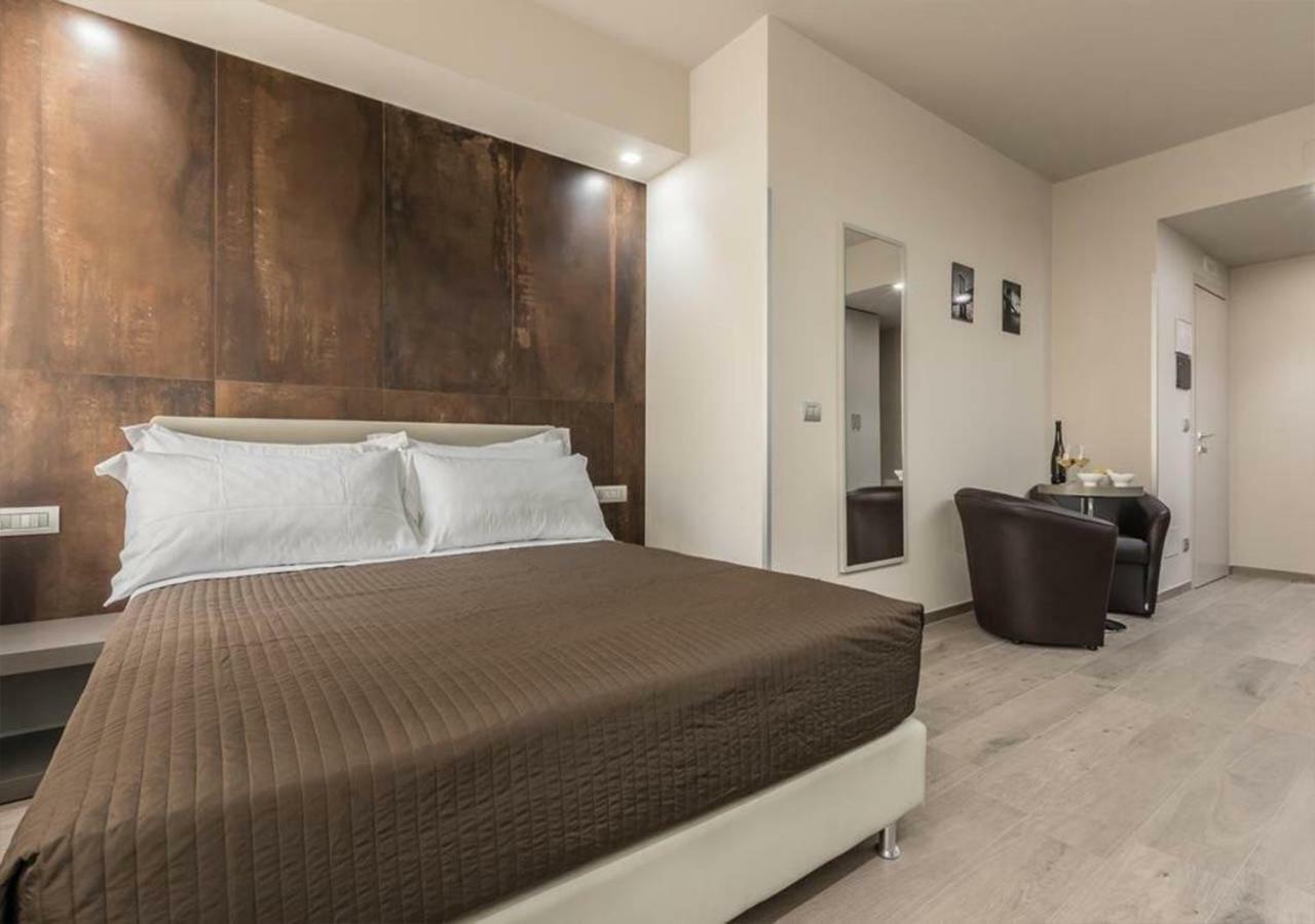 בולוניה Astoria Deluxe Rooms מראה חיצוני תמונה