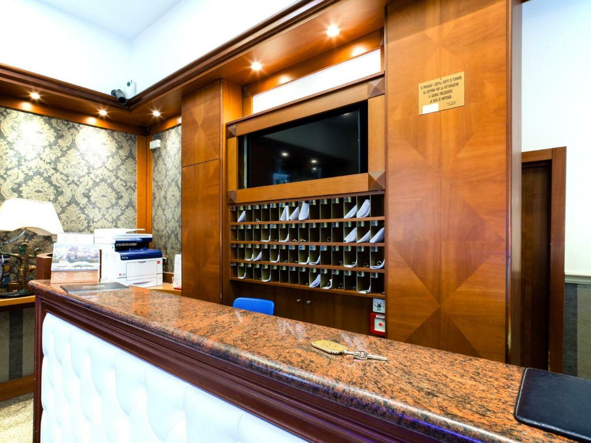בולוניה Astoria Deluxe Rooms מראה חיצוני תמונה